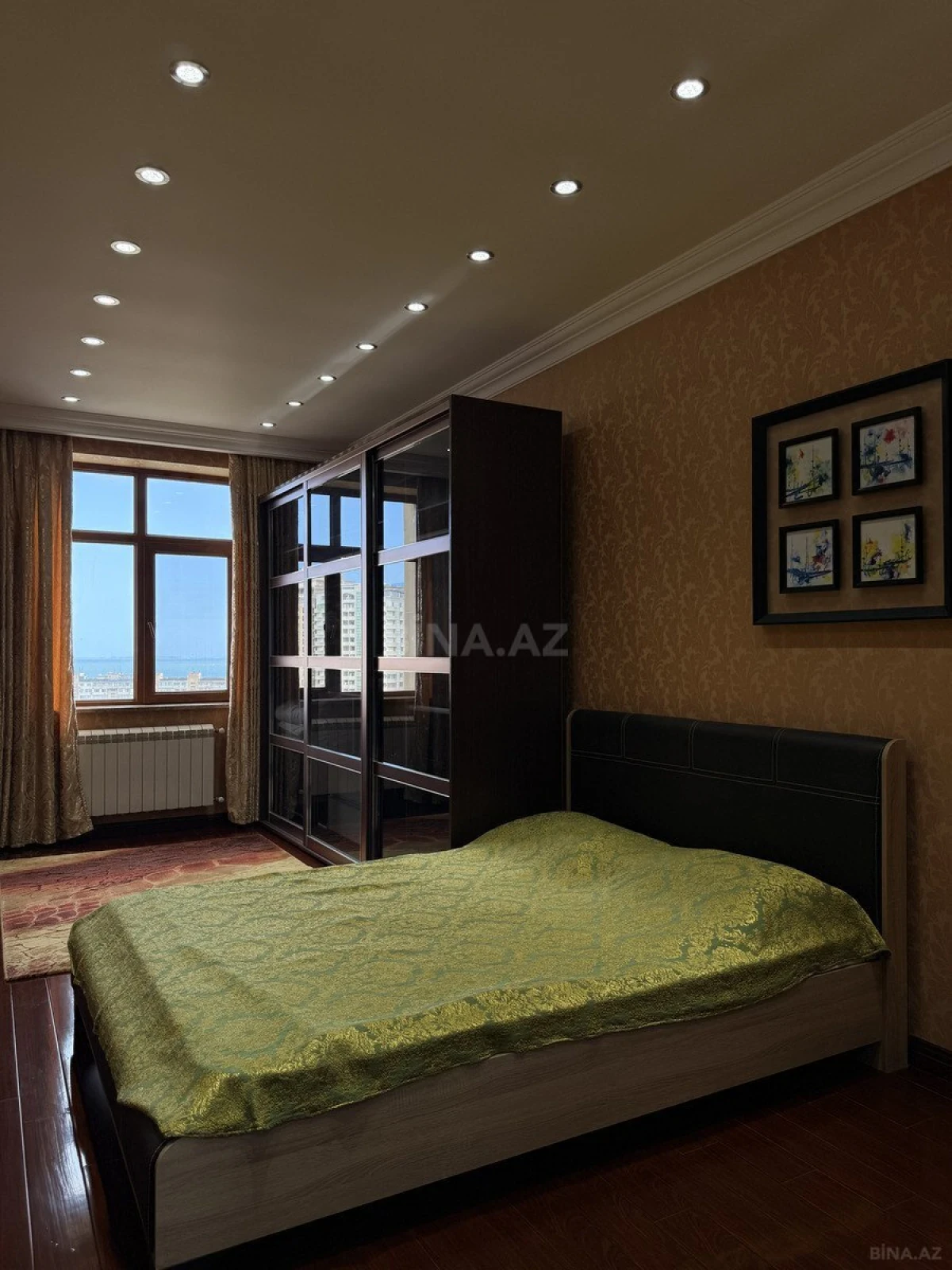 Satılır 4 otaqlı mənzil 170 m²