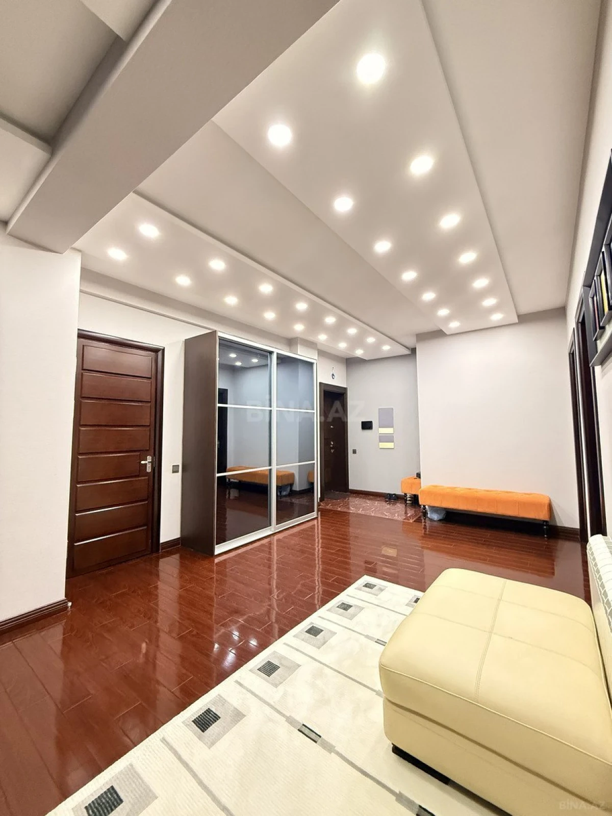 Satılır 4 otaqlı mənzil 170 m²