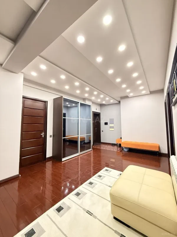 Satılır 4 otaqlı mənzil 170 m²