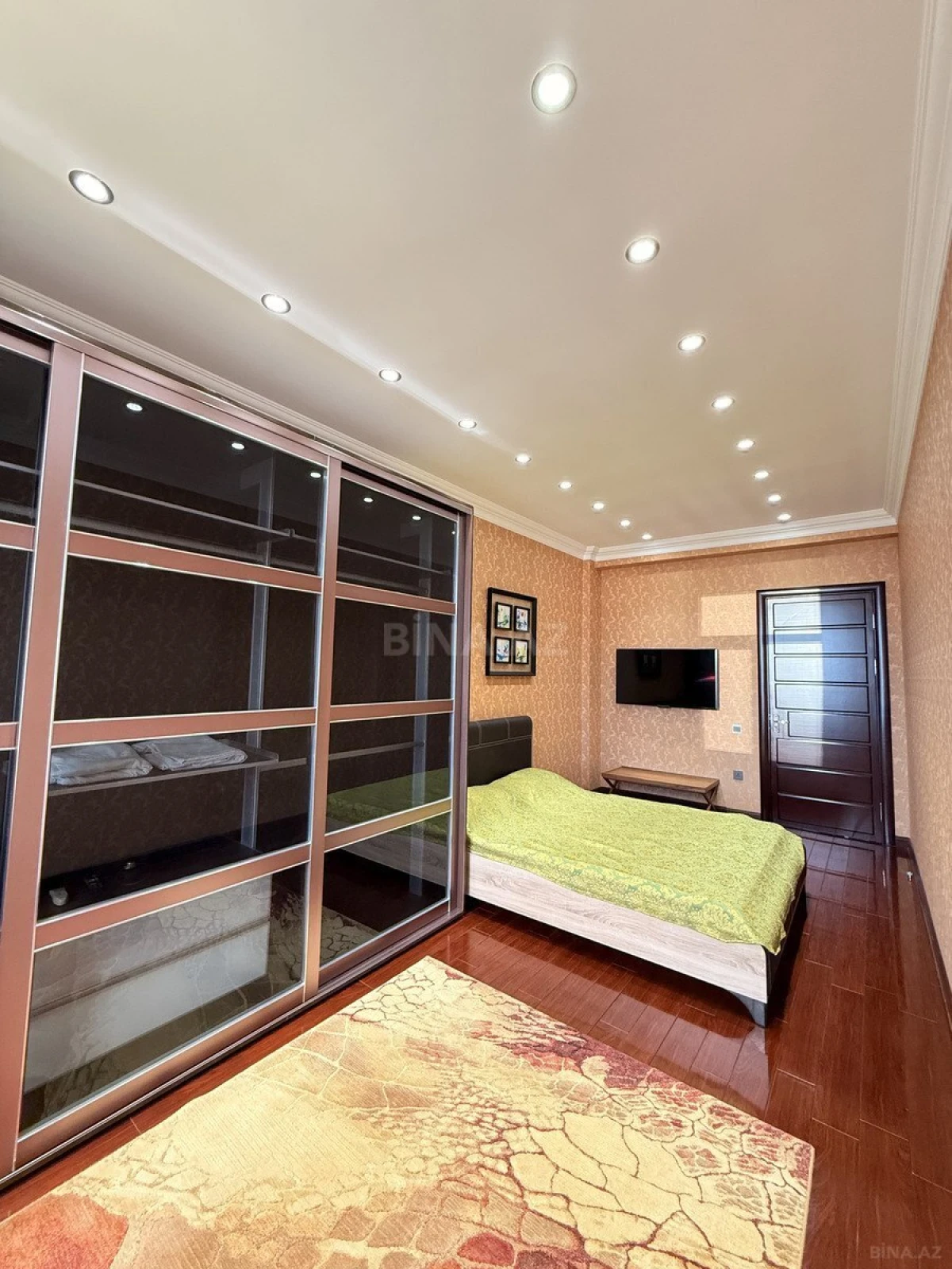 Satılır 4 otaqlı mənzil 170 m²