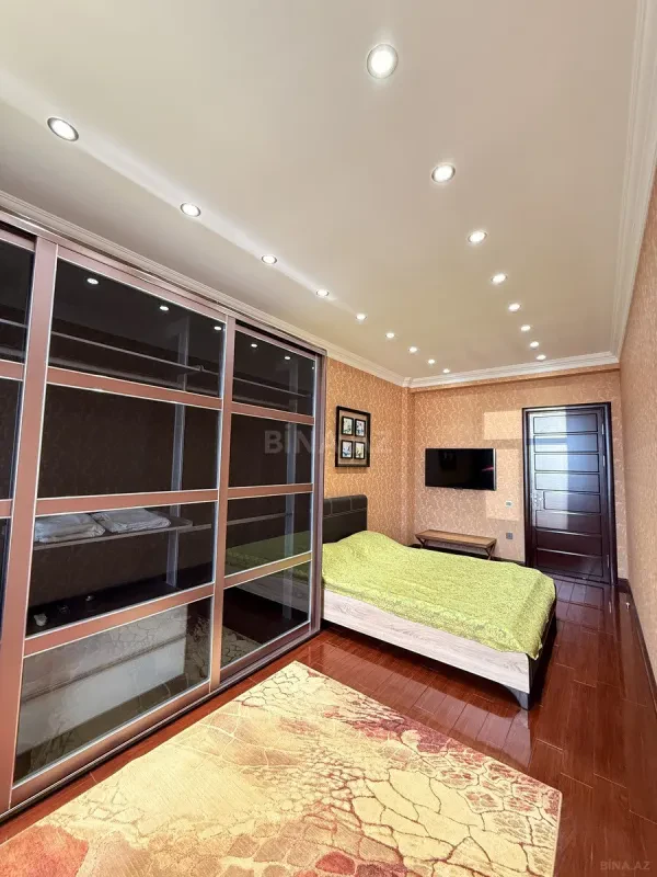 Satılır 4 otaqlı mənzil 170 m²