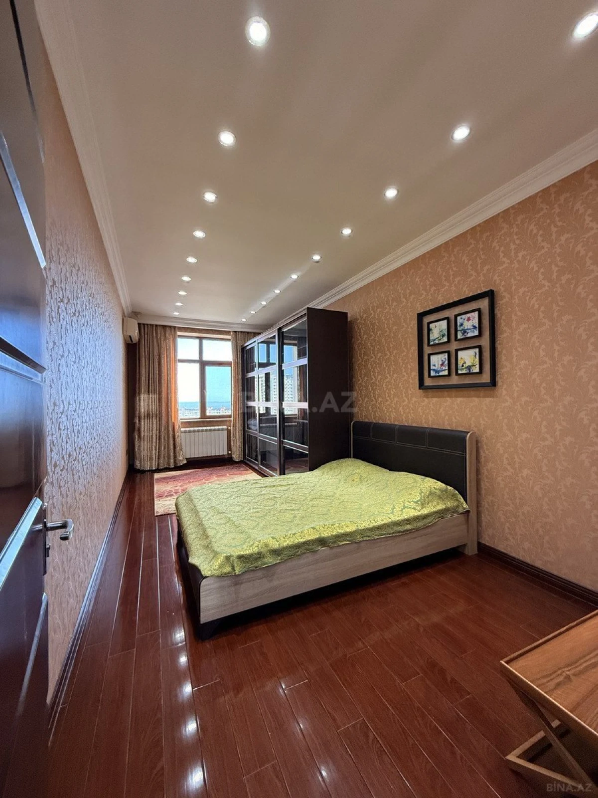 Satılır 4 otaqlı mənzil 170 m²