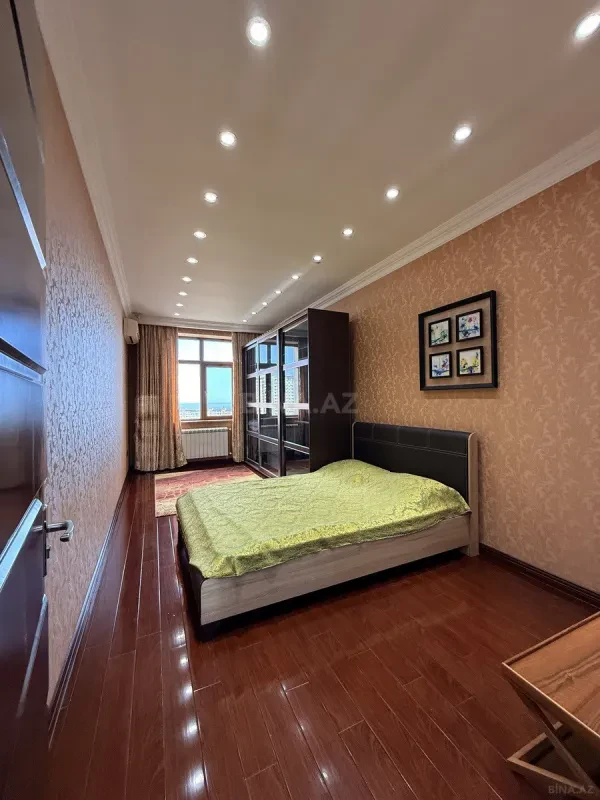 Satılır 4 otaqlı mənzil 170 m²