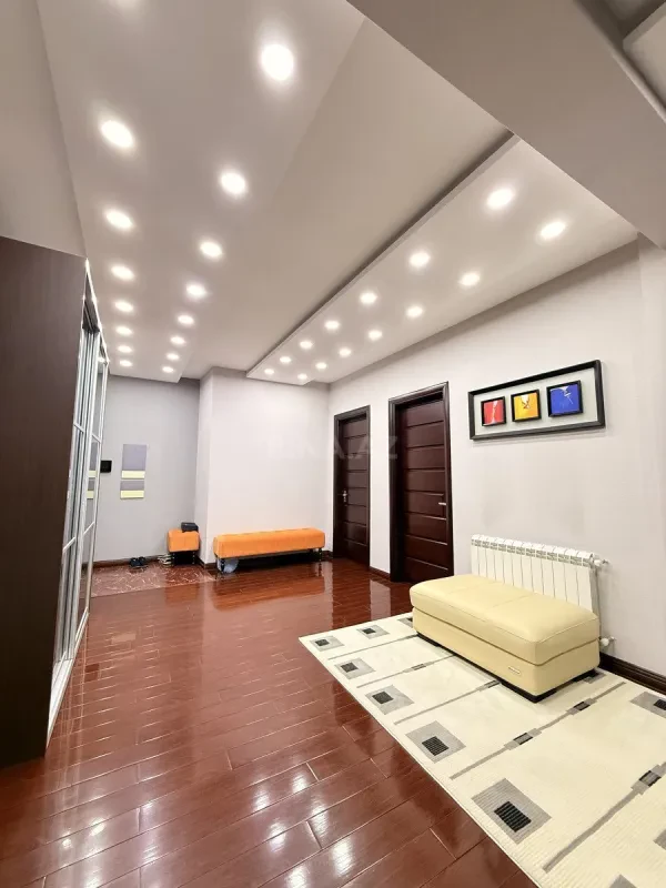 Satılır 4 otaqlı mənzil 170 m²