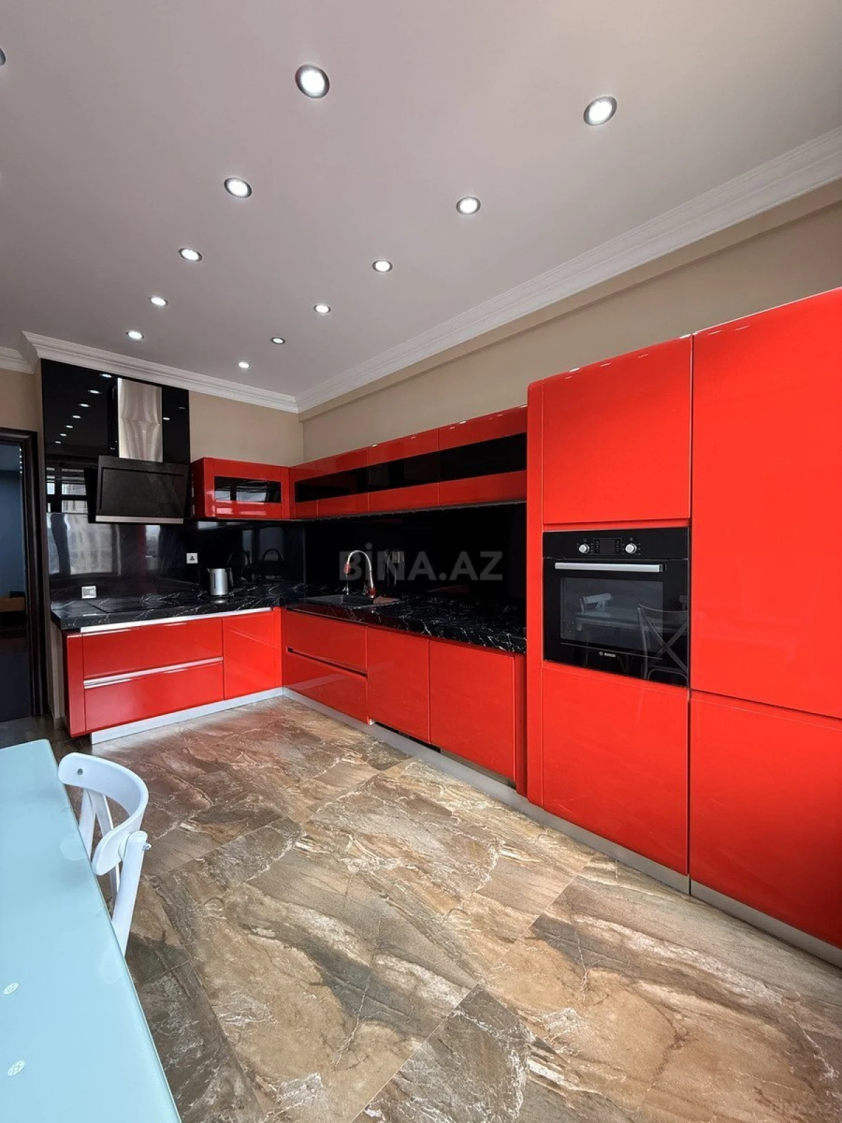 Satılır 4 otaqlı mənzil 170 m²