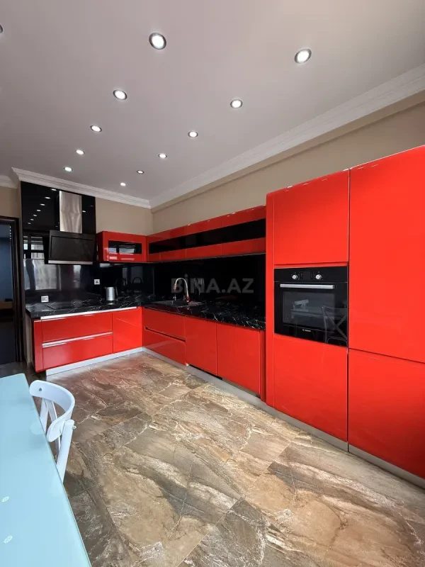 Satılır 4 otaqlı mənzil 170 m²