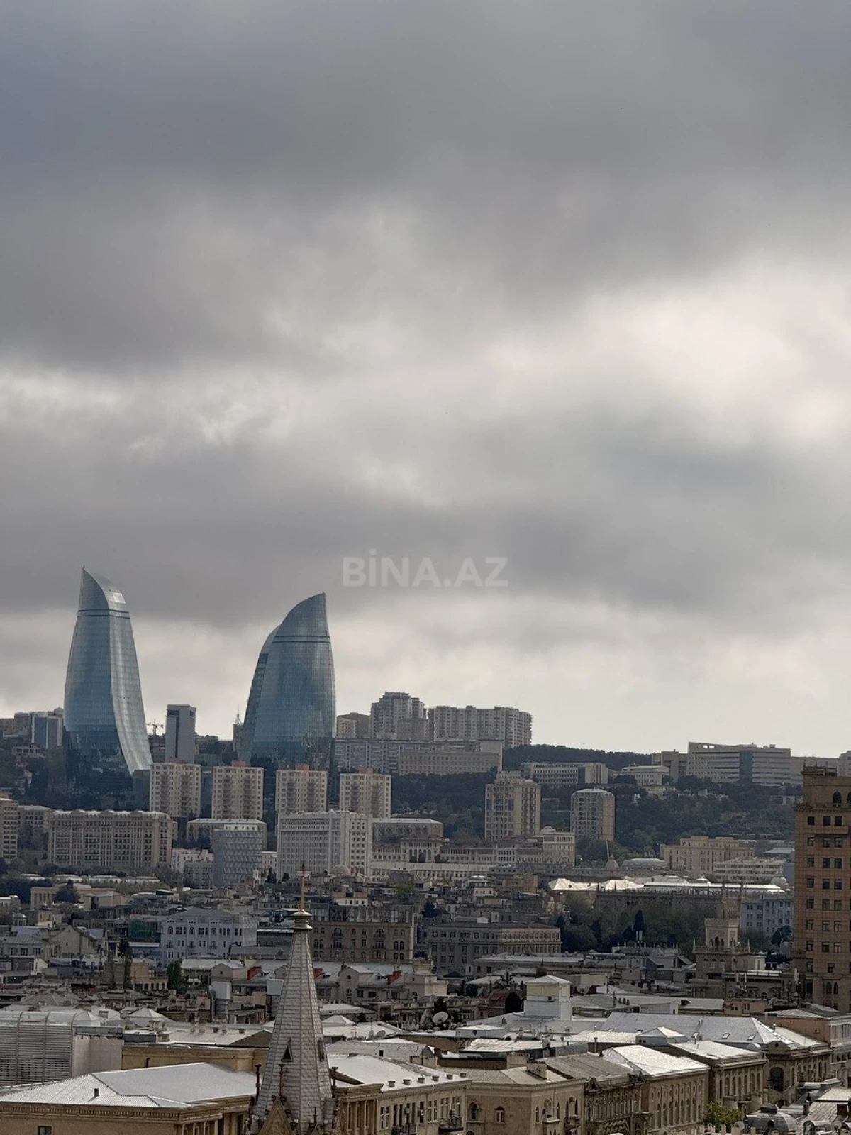 Satılır 4 otaqlı mənzil 170 m²