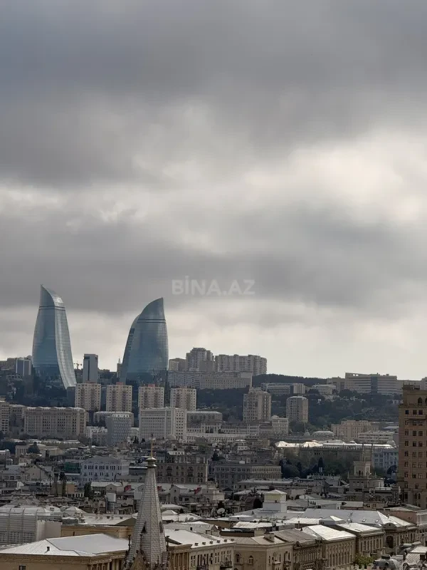 Satılır 4 otaqlı mənzil 170 m²
