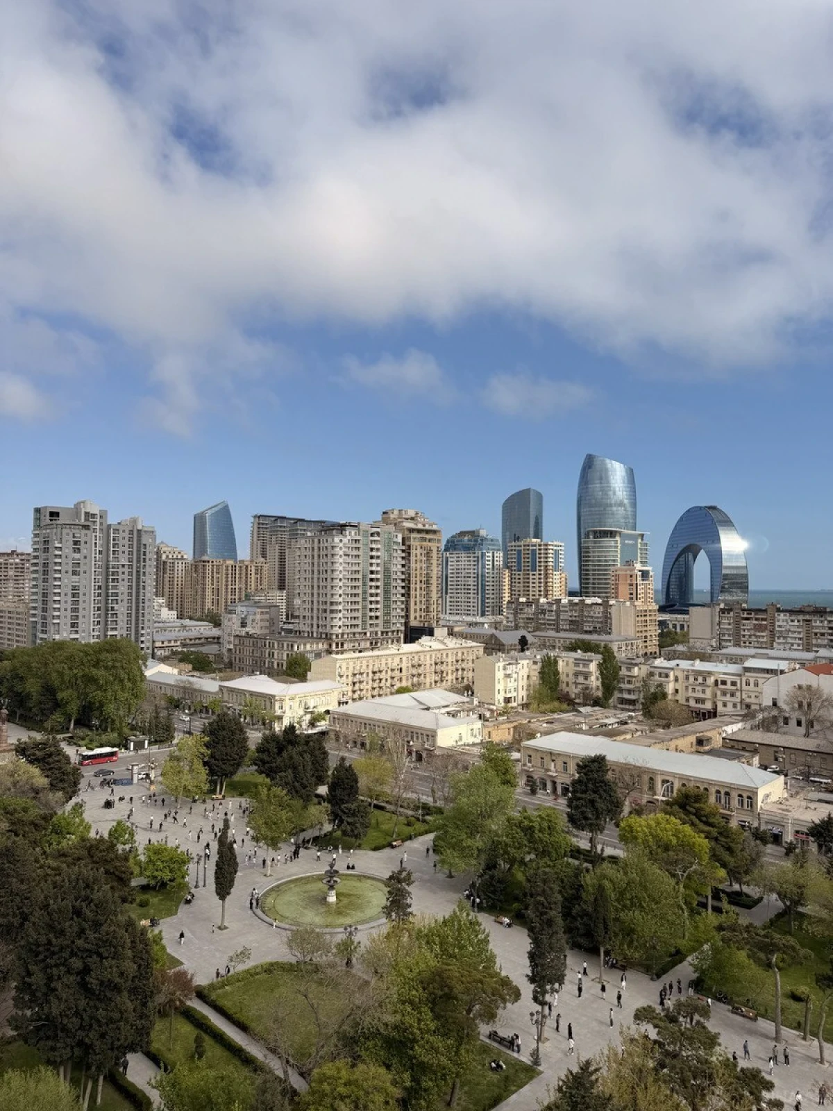 Satılır 4 otaqlı mənzil 170 m²