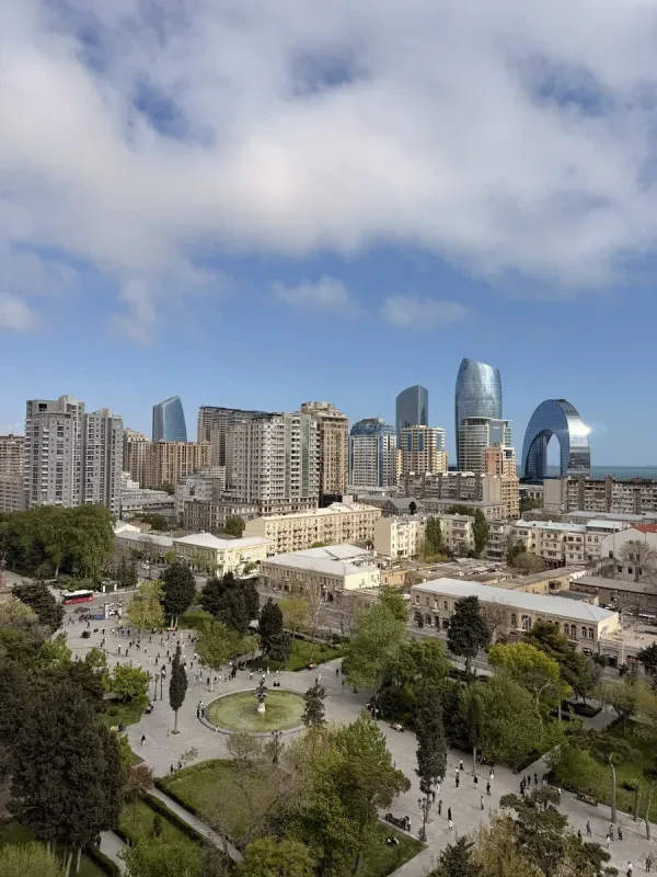 Satılır 4 otaqlı mənzil 170 m²