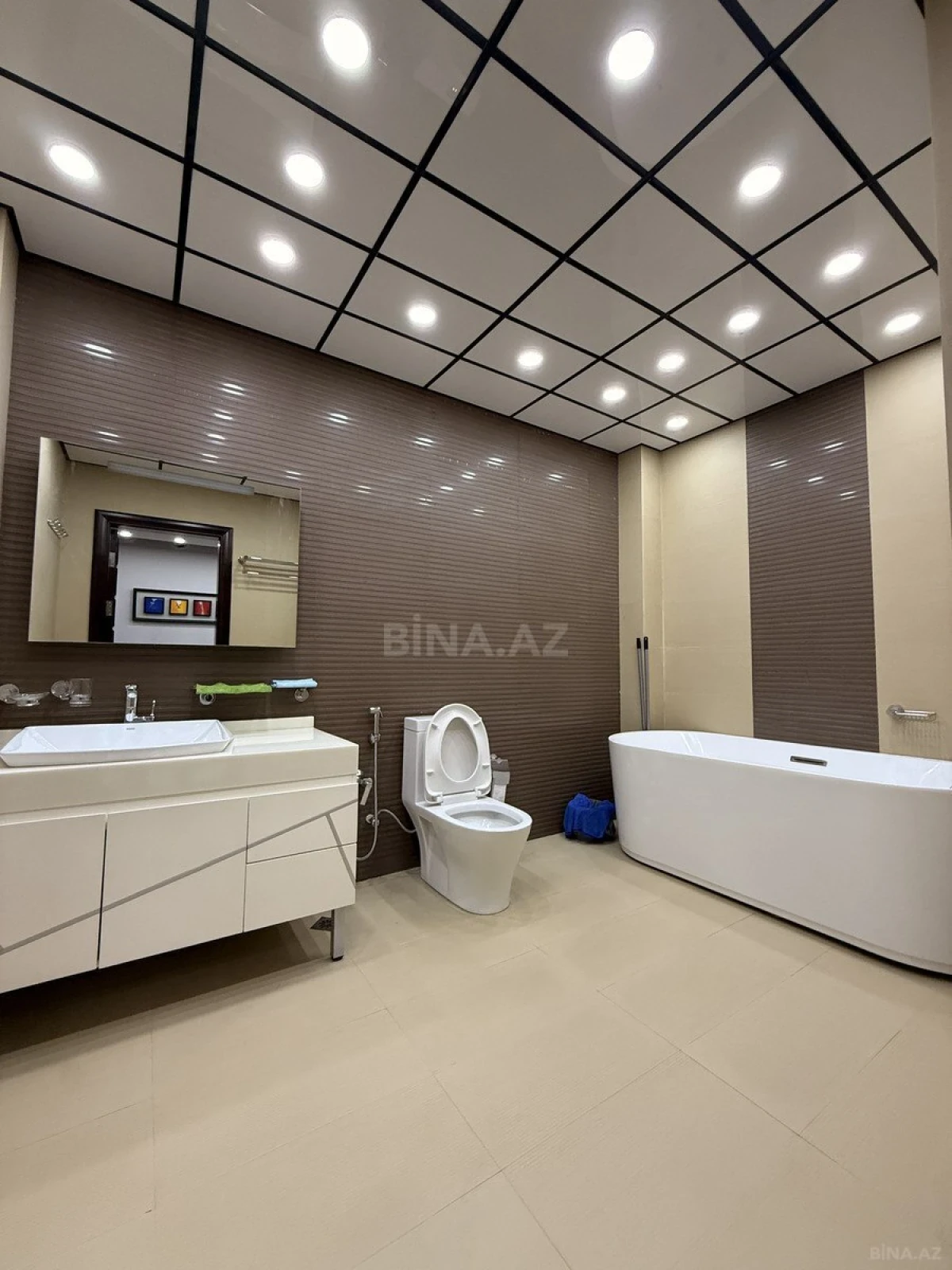 Satılır 4 otaqlı mənzil 170 m²