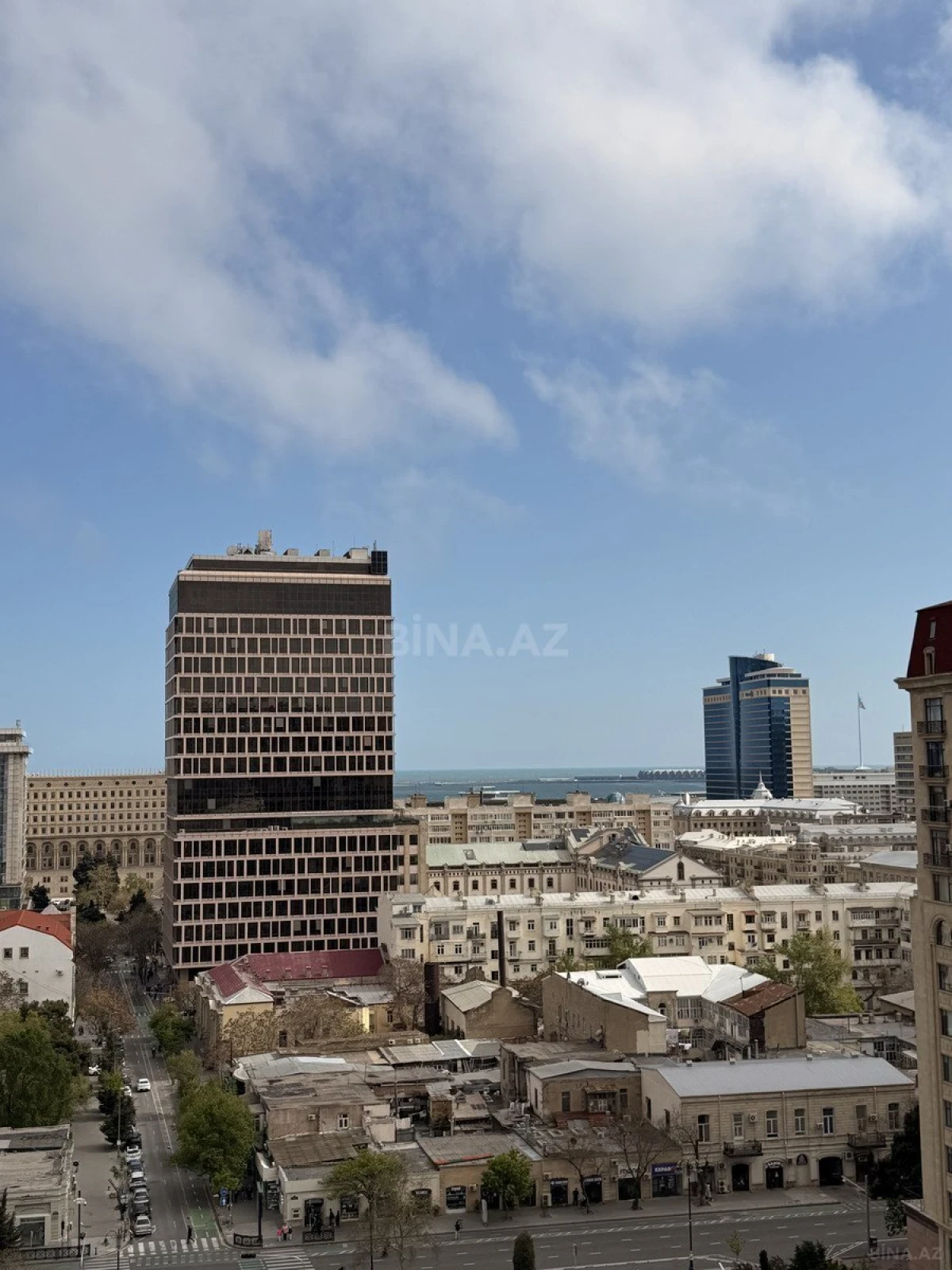 Satılır 4 otaqlı mənzil 170 m²