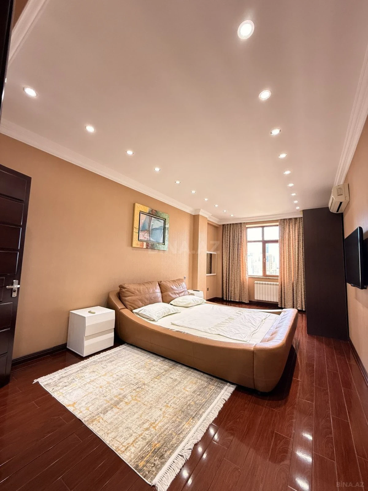 Satılır 4 otaqlı mənzil 170 m²