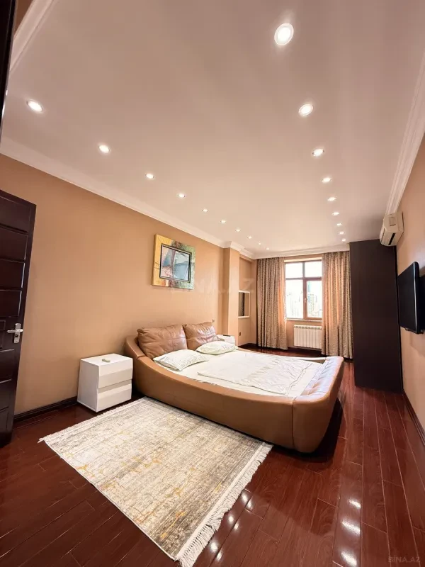 Satılır 4 otaqlı mənzil 170 m²
