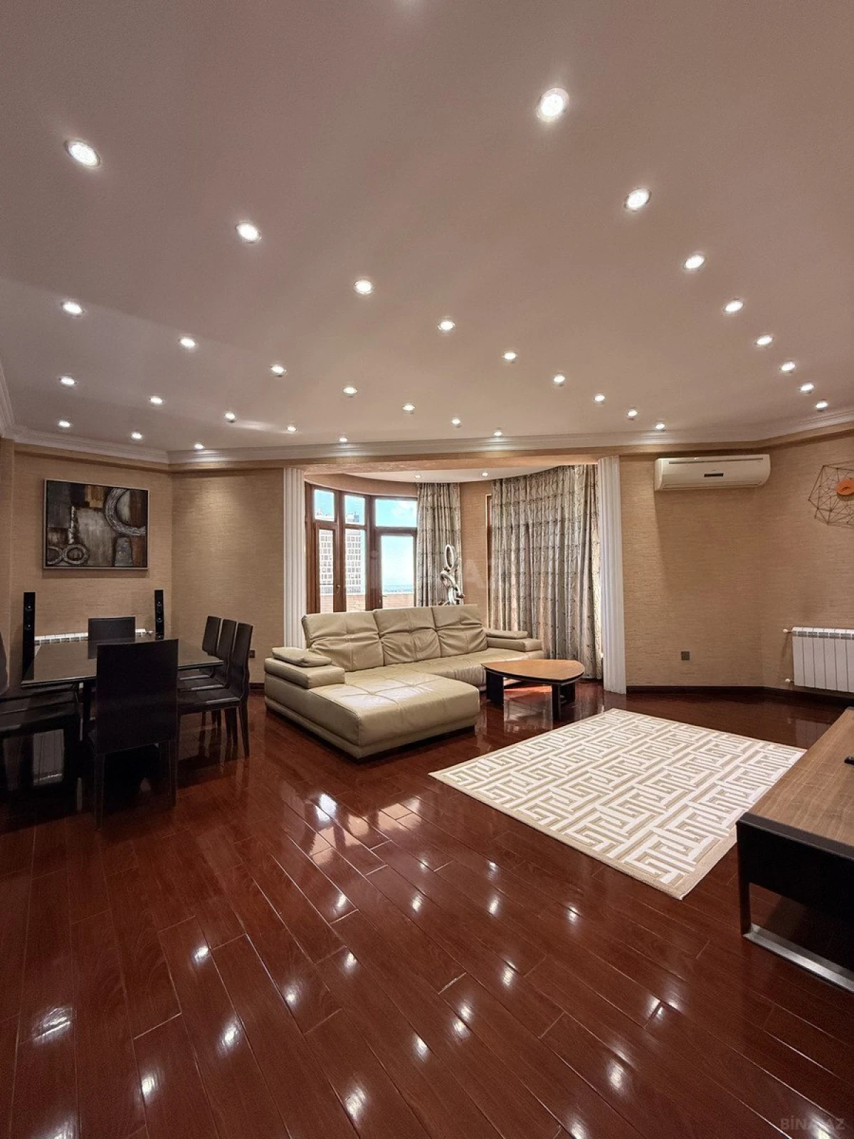 Satılır 4 otaqlı mənzil 170 m²