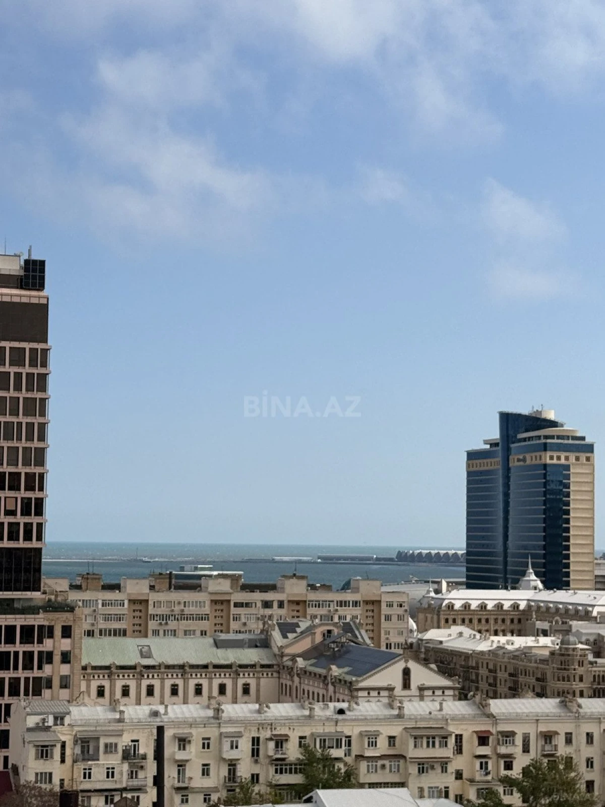 Satılır 4 otaqlı mənzil 170 m²
