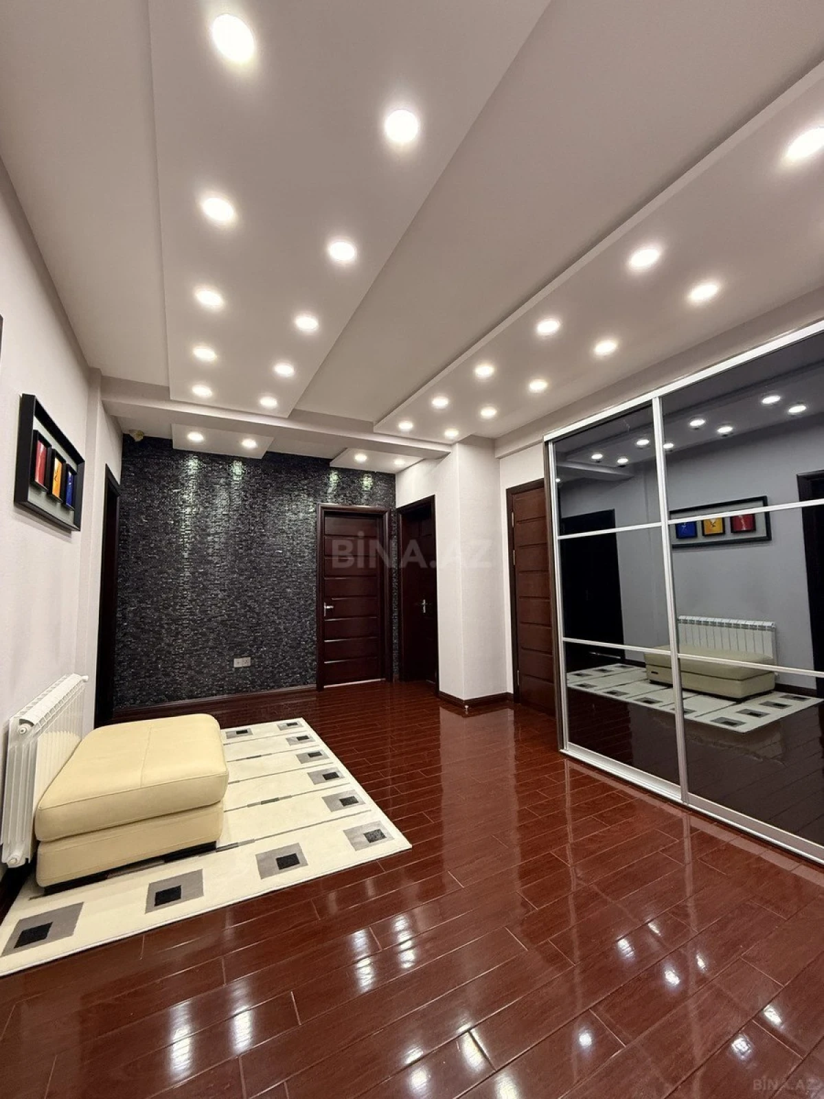 Satılır 4 otaqlı mənzil 170 m²