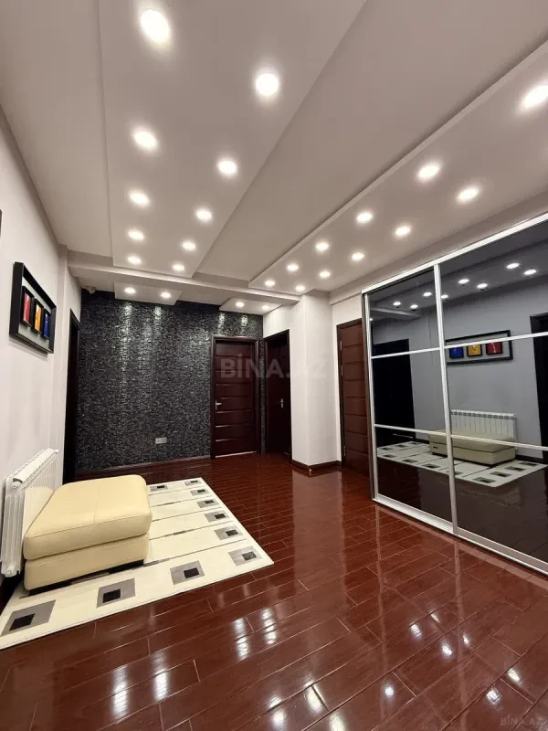 Satılır 4 otaqlı mənzil 170 m²