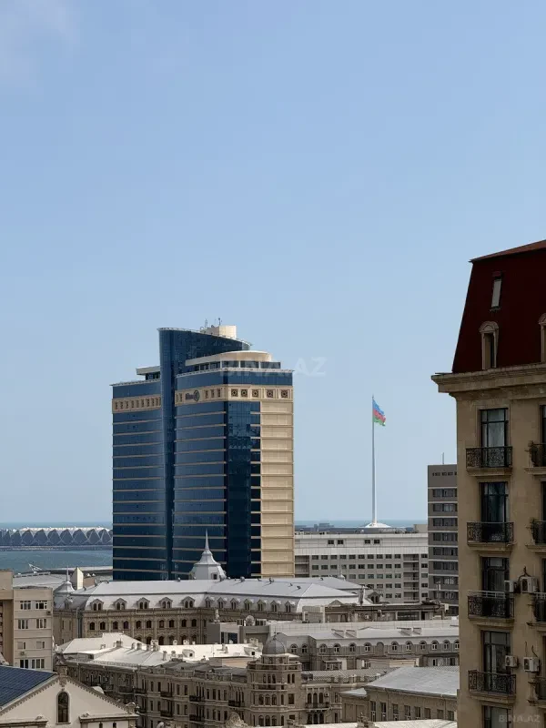 Satılır 4 otaqlı mənzil 170 m²