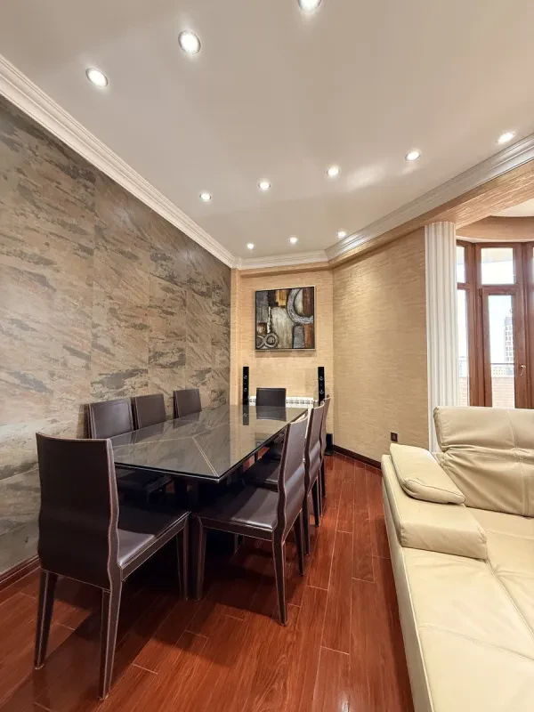Satılır 4 otaqlı mənzil 170 m²
