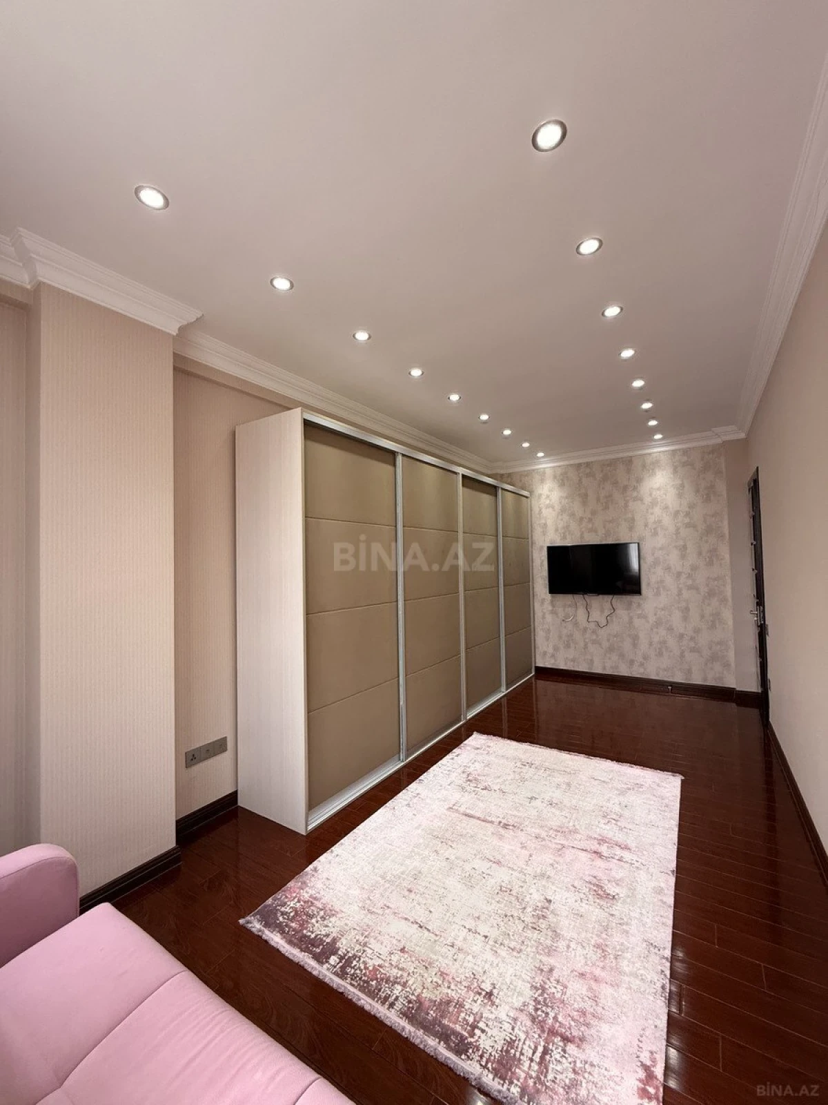 Satılır 4 otaqlı mənzil 170 m²