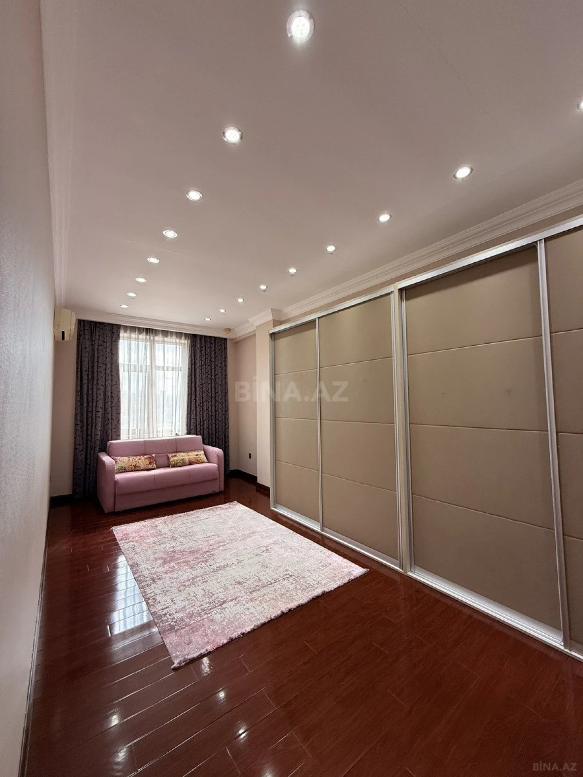 Satılır 4 otaqlı mənzil 170 m²