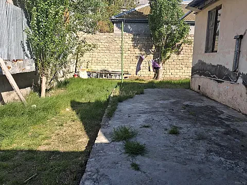 Satılır 6 otaqlı həyət evi 280 m²