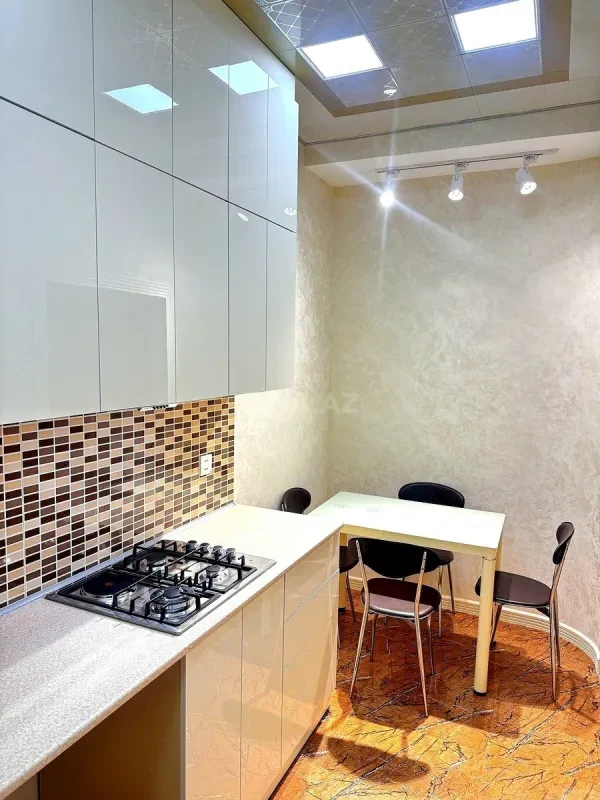 Satılır 3 otaqlı mənzil 110.5 m²