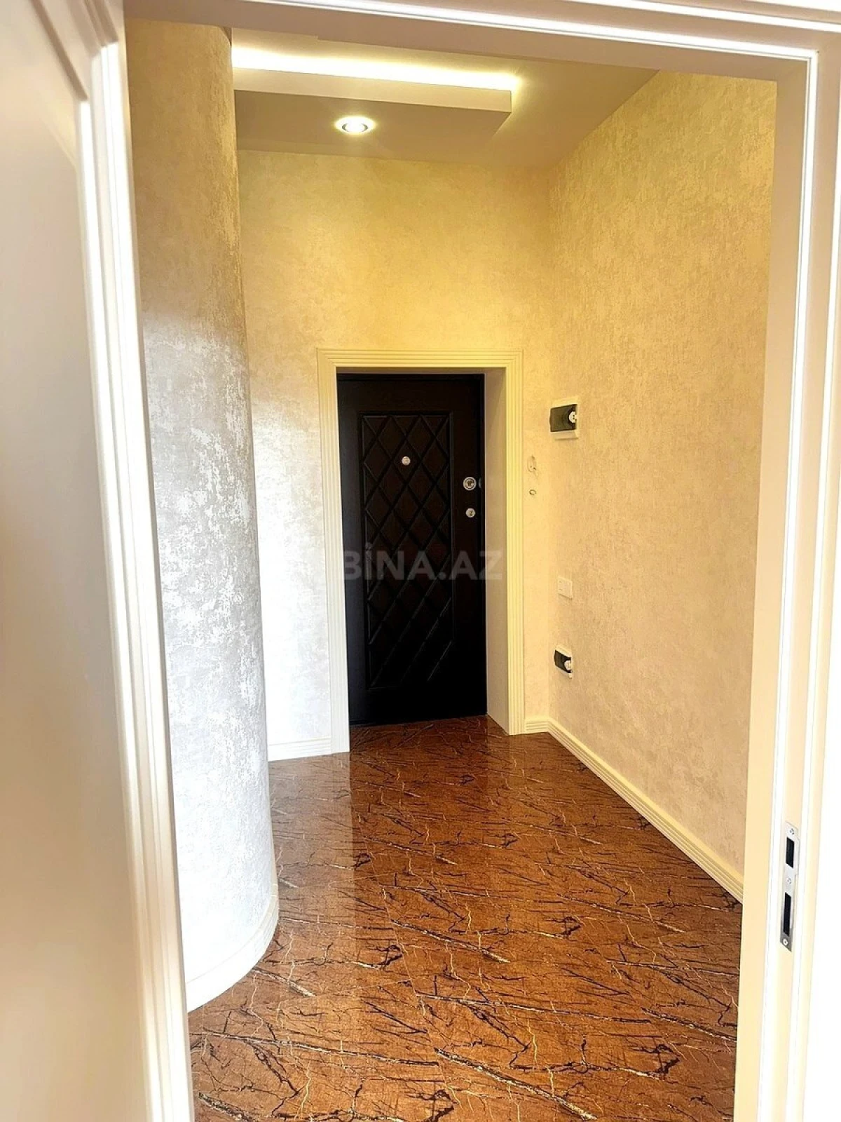 Satılır 3 otaqlı mənzil 110.5 m²