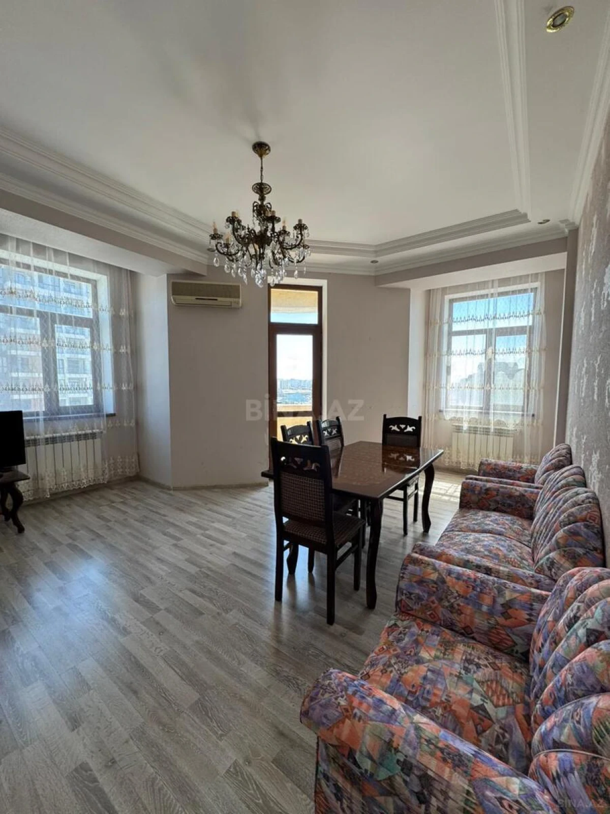 Kirayə verilir 2 otaqlı mənzil 70 m²