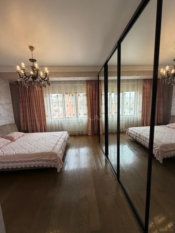 Kirayə verilir 3 otaqlı mənzil 155 m²