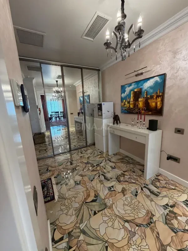 Kirayə verilir 3 otaqlı mənzil 155 m²