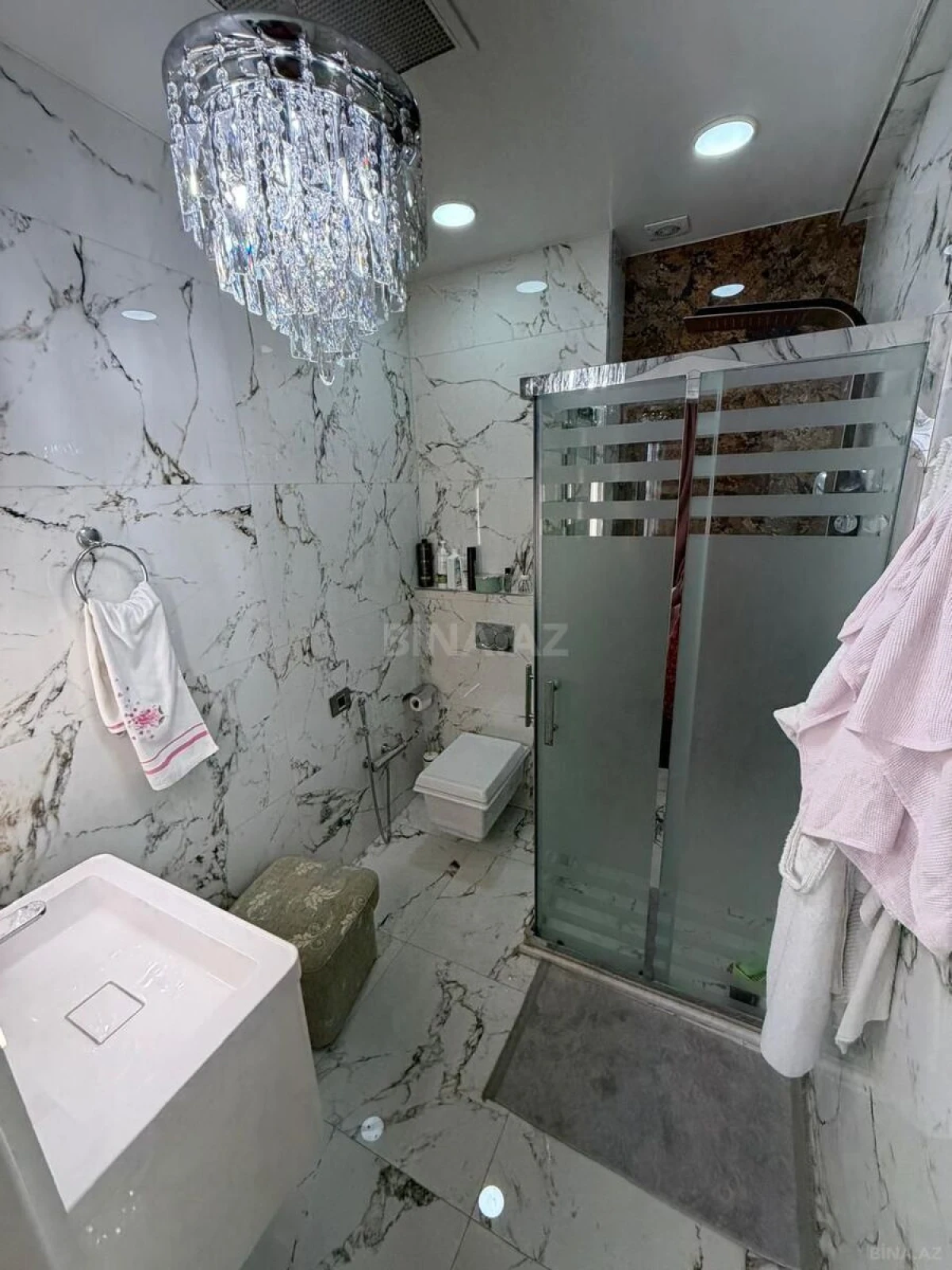 Kirayə verilir 3 otaqlı mənzil 155 m²