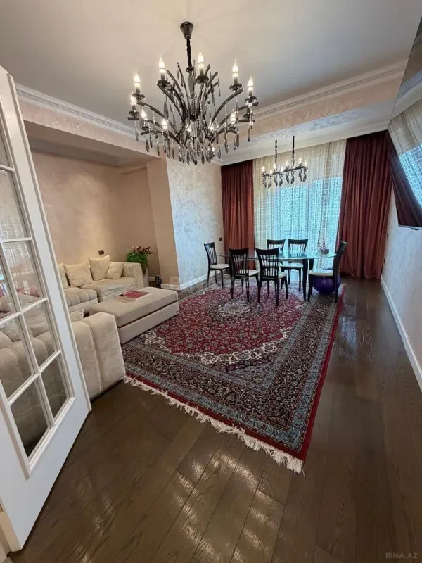 Kirayə verilir 3 otaqlı mənzil 155 m²