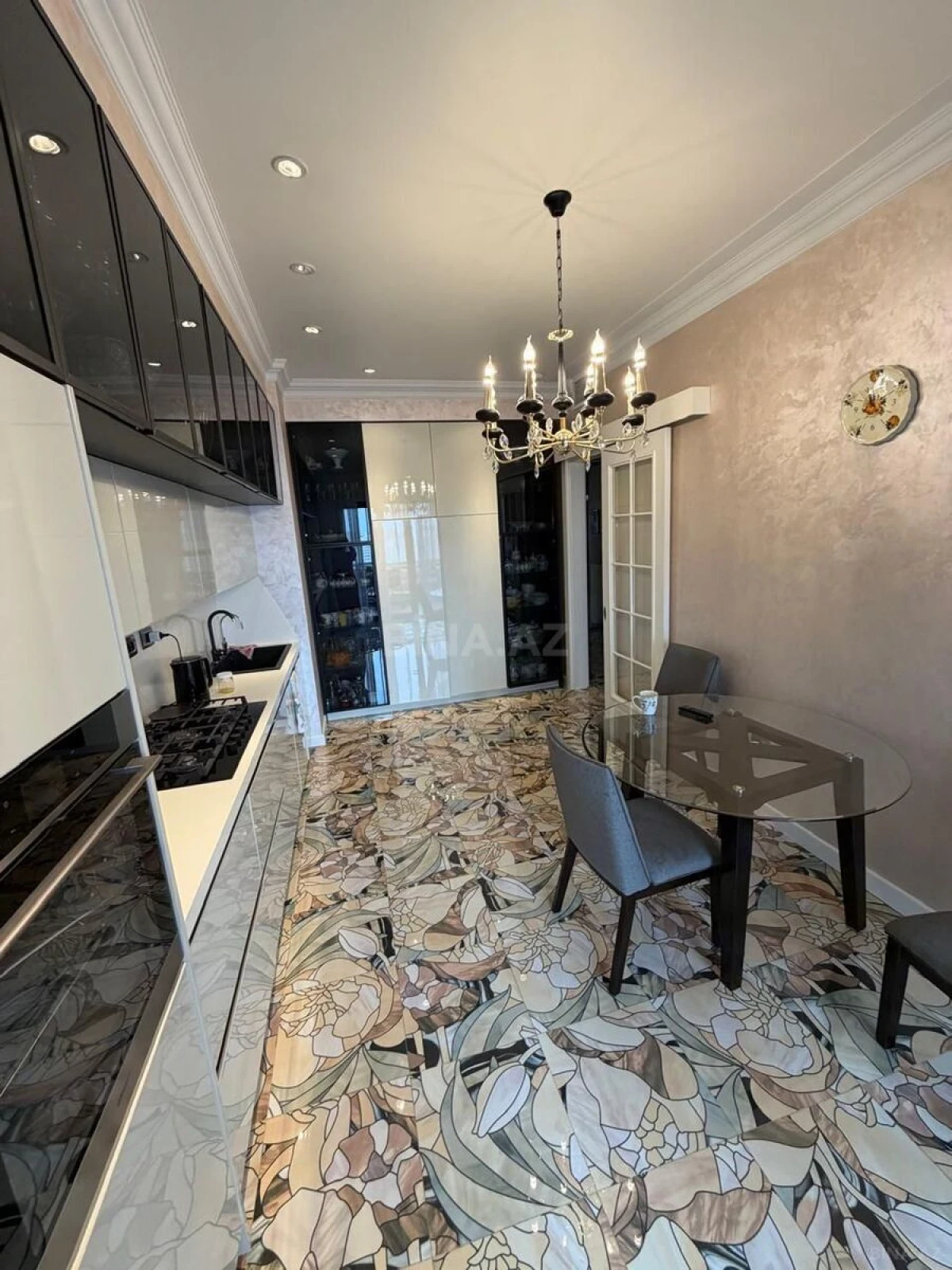 Kirayə verilir 3 otaqlı mənzil 155 m²