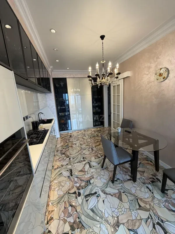 Kirayə verilir 3 otaqlı mənzil 155 m²