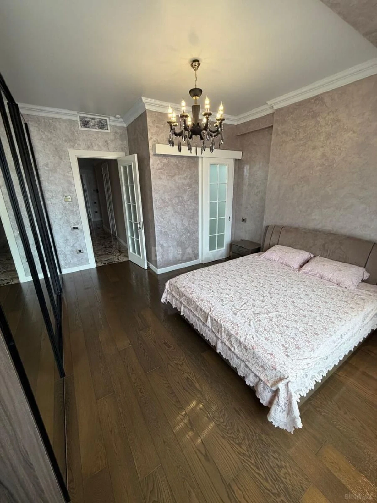 Kirayə verilir 3 otaqlı mənzil 155 m²