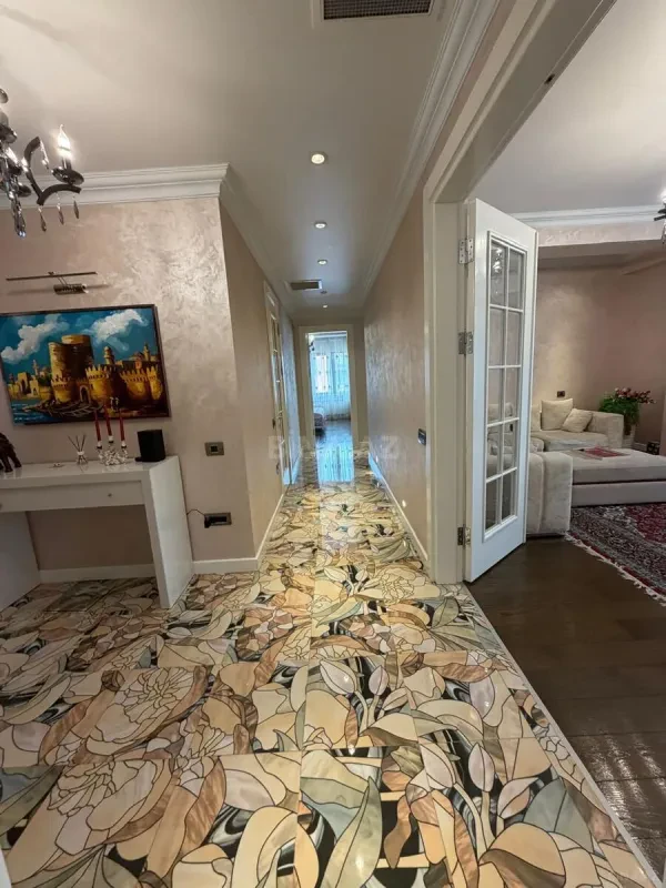 Kirayə verilir 3 otaqlı mənzil 155 m²