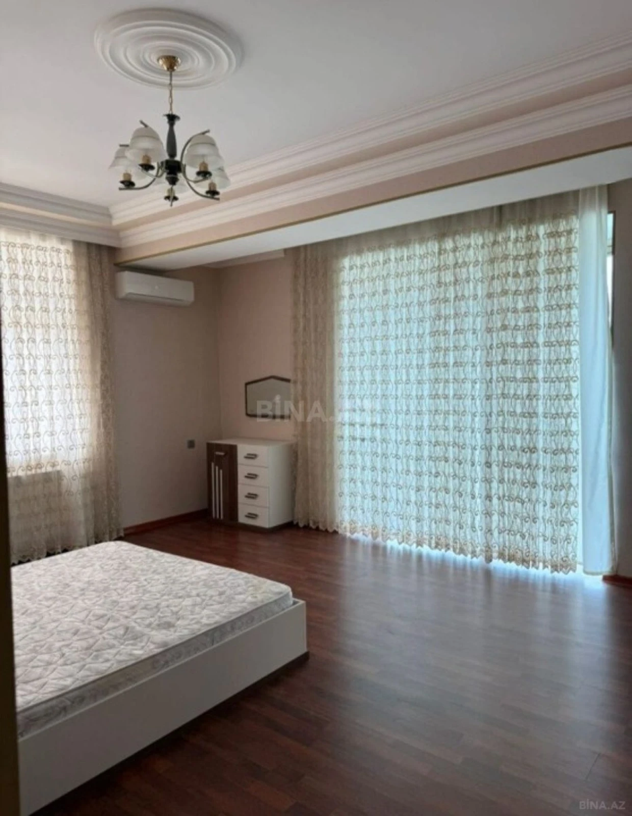 Kirayə verilir 3 otaqlı mənzil 130 m²