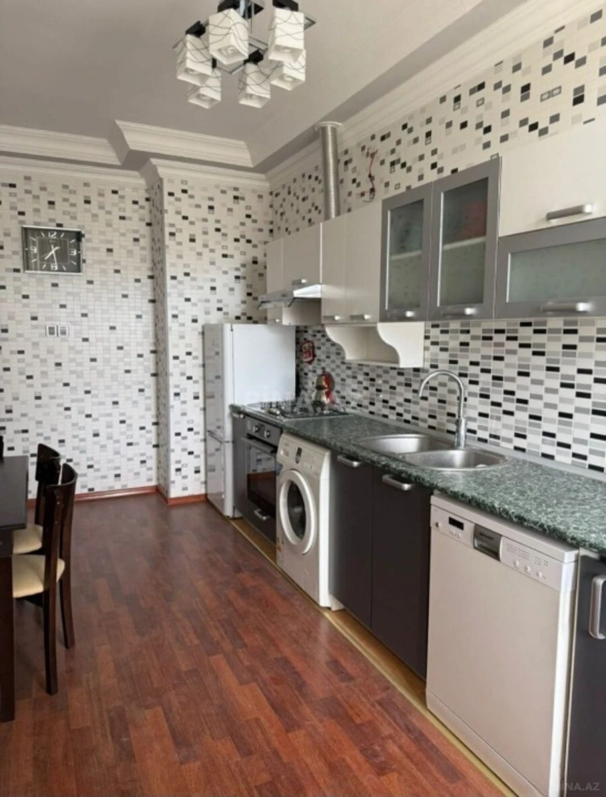 Kirayə verilir 3 otaqlı mənzil 130 m²