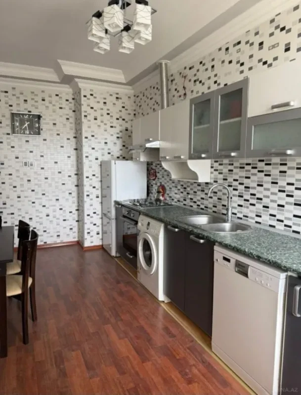 Kirayə verilir 3 otaqlı mənzil 130 m²