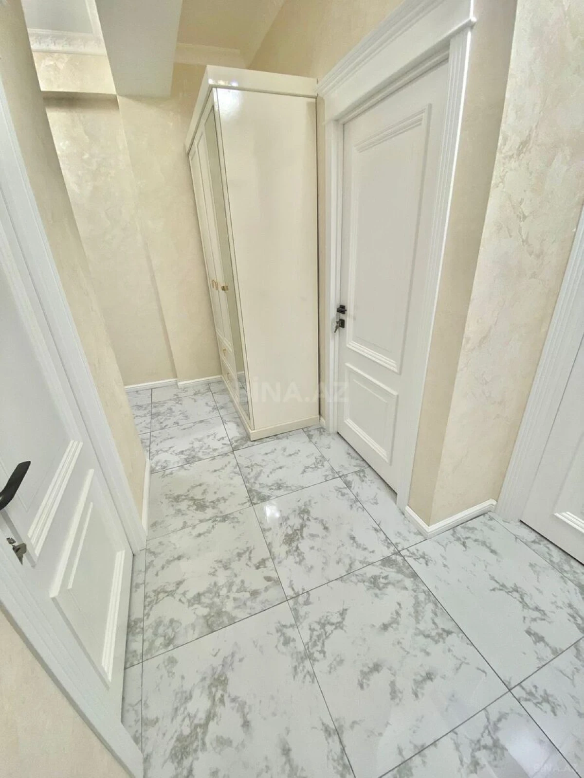 Kirayə verilir 2 otaqlı mənzil 61 m²