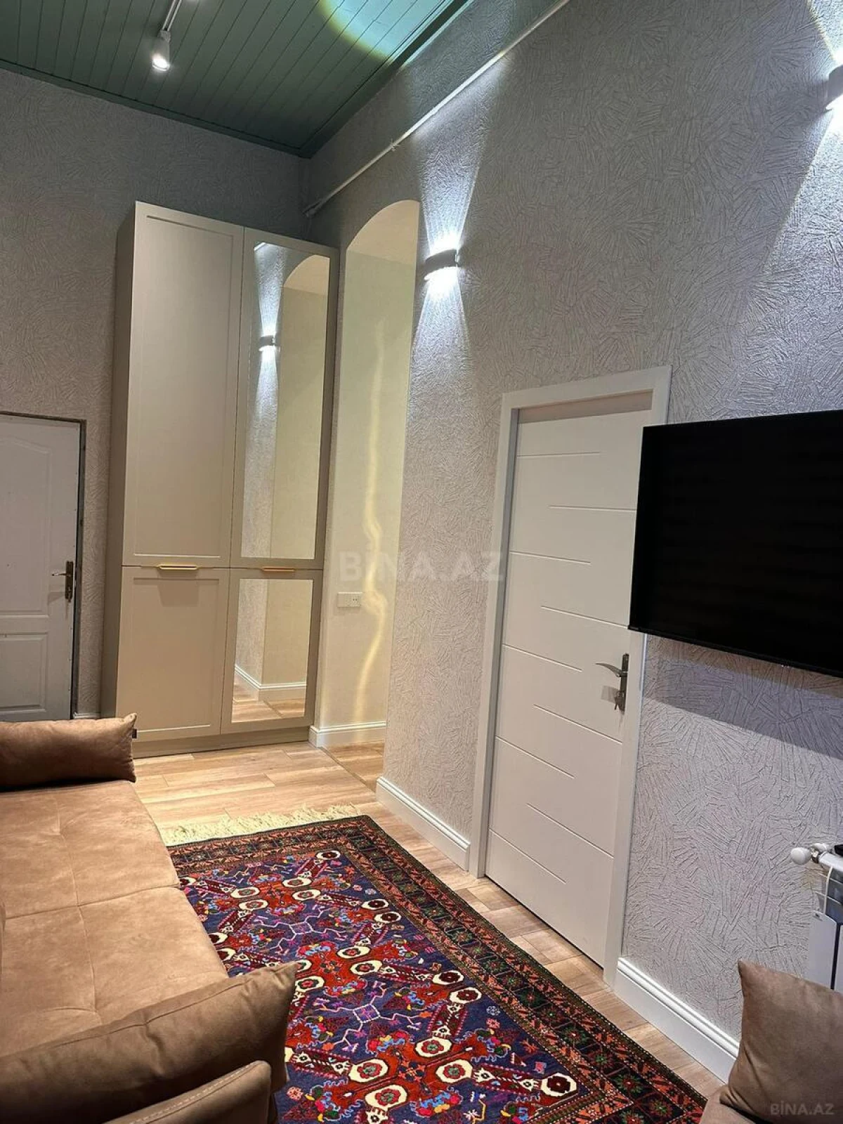 Kirayə verilir 2 otaqlı mənzil 75 m²