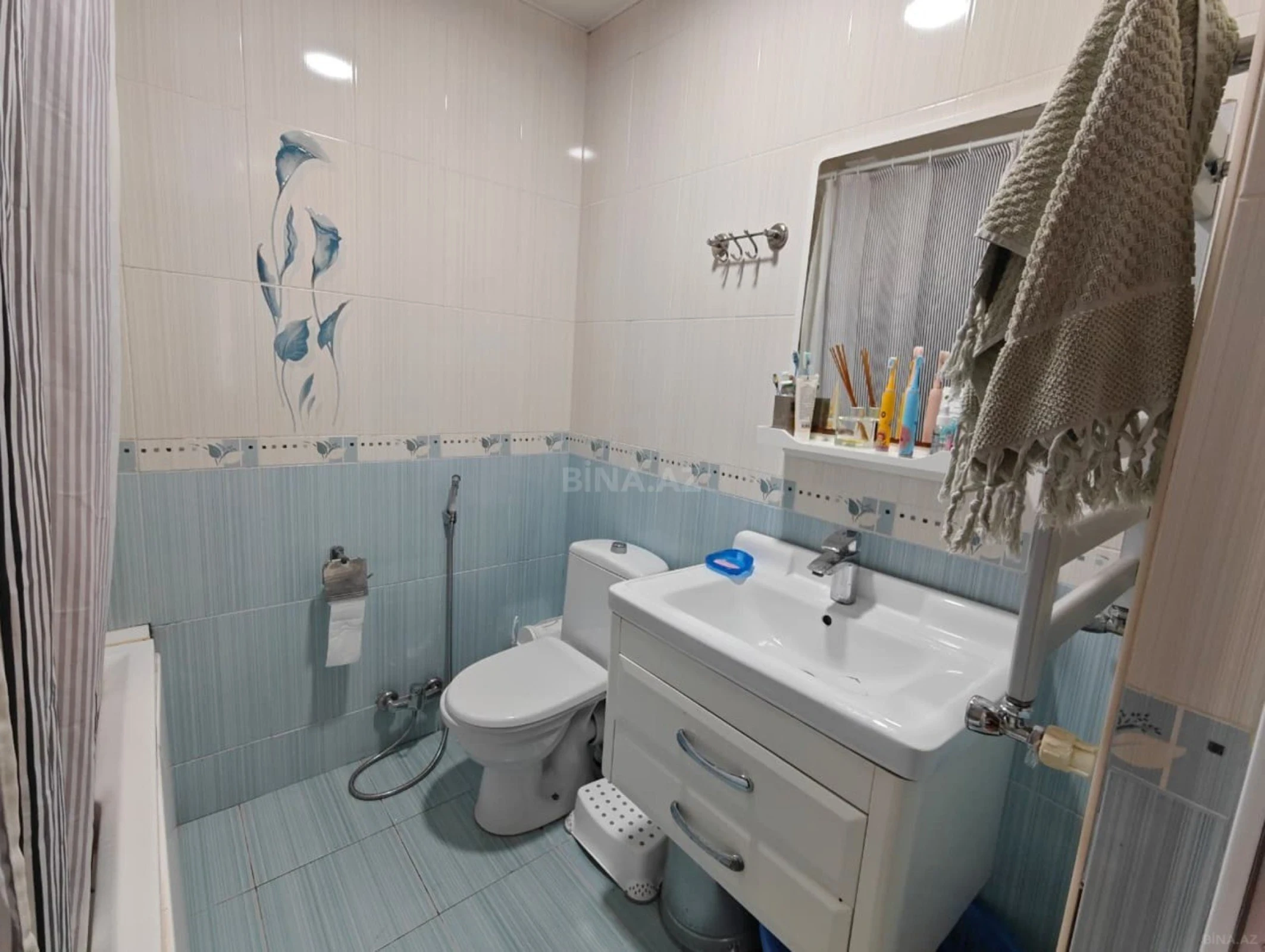Satılır 3 otaqlı mənzil 98 m²