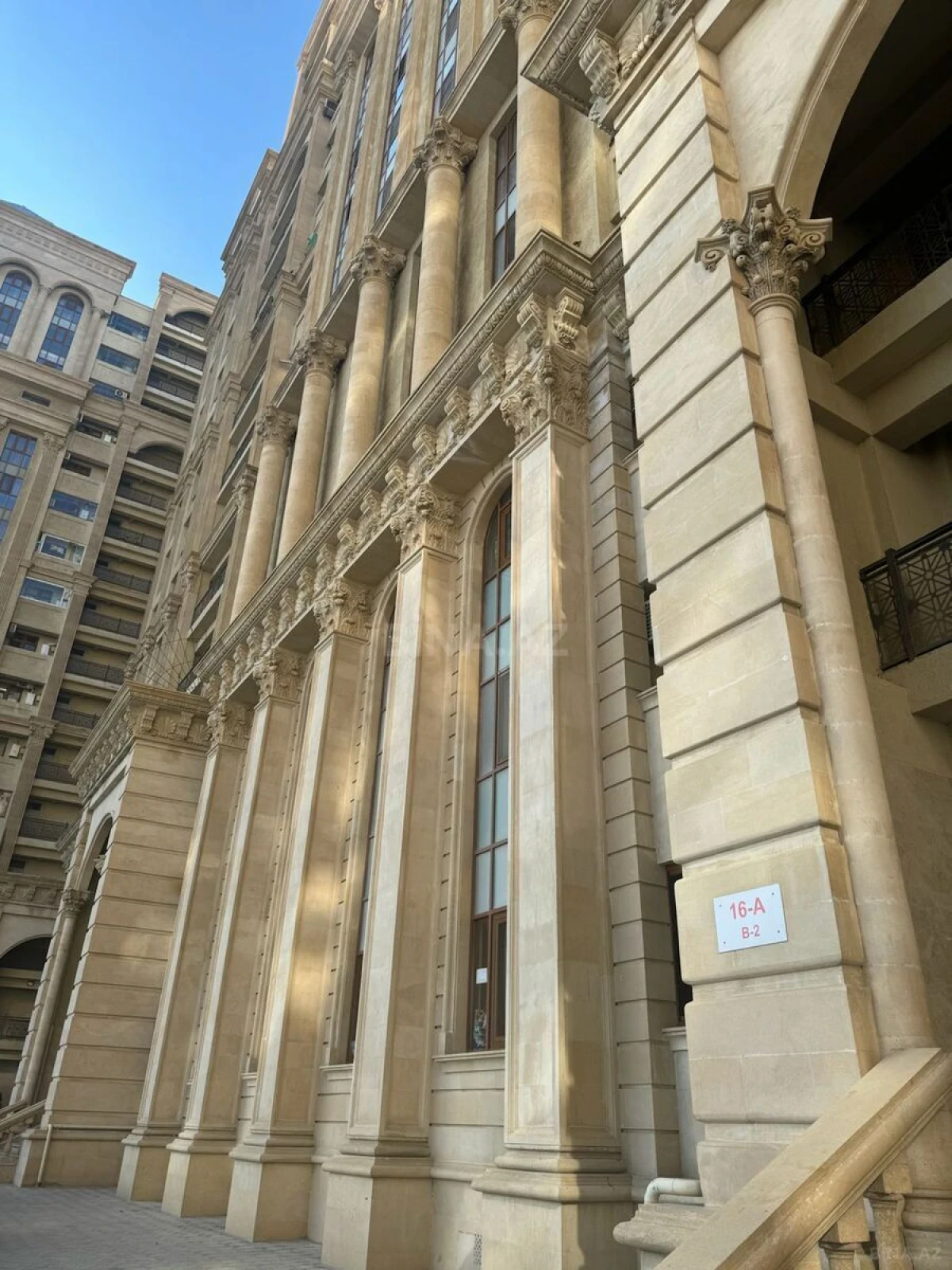Satılır 2 otaqlı mənzil 74 m²