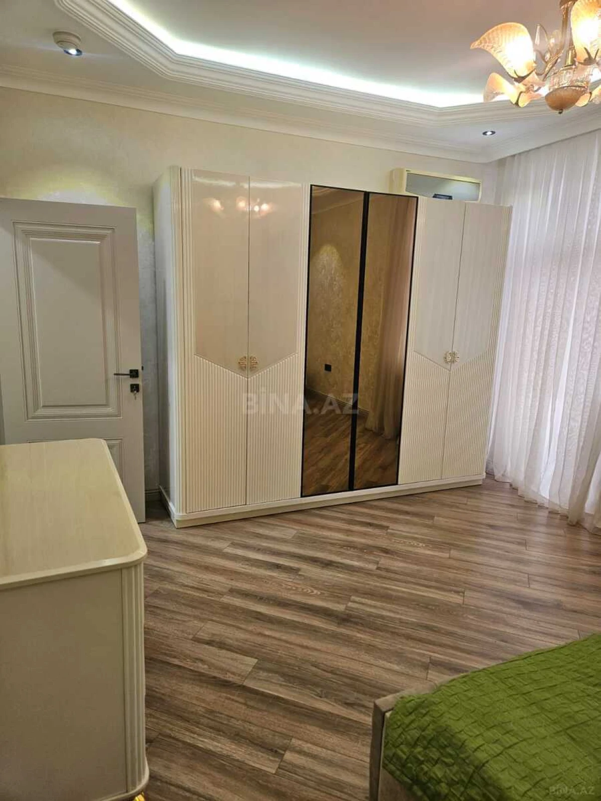 Kirayə verilir 3 otaqlı mənzil 145 m²