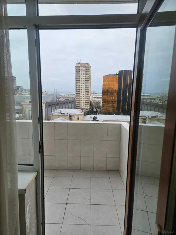Kirayə verilir 3 otaqlı mənzil 145 m²