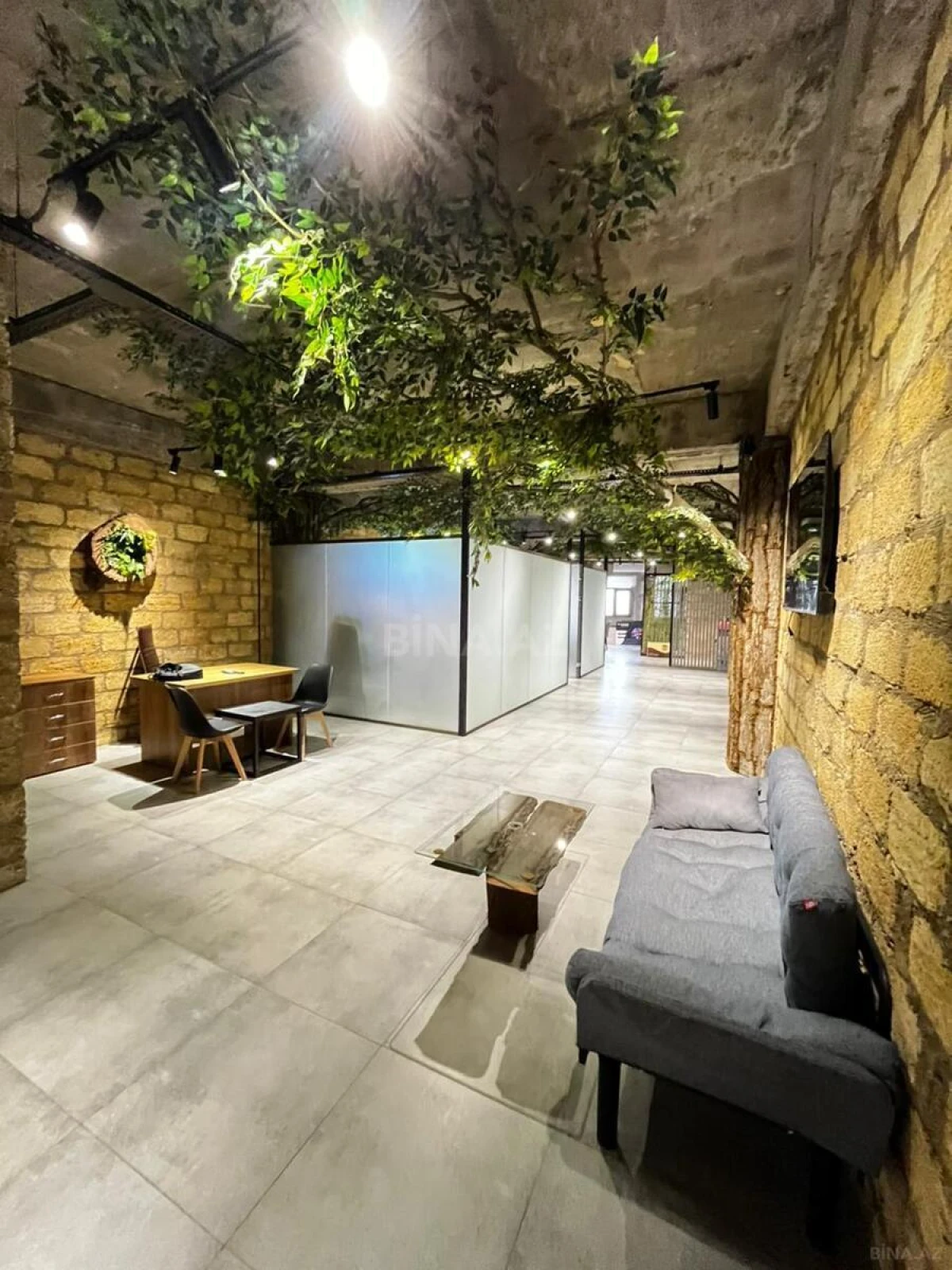 Kirayə verilir 1 otaqlı ofis 110 m²