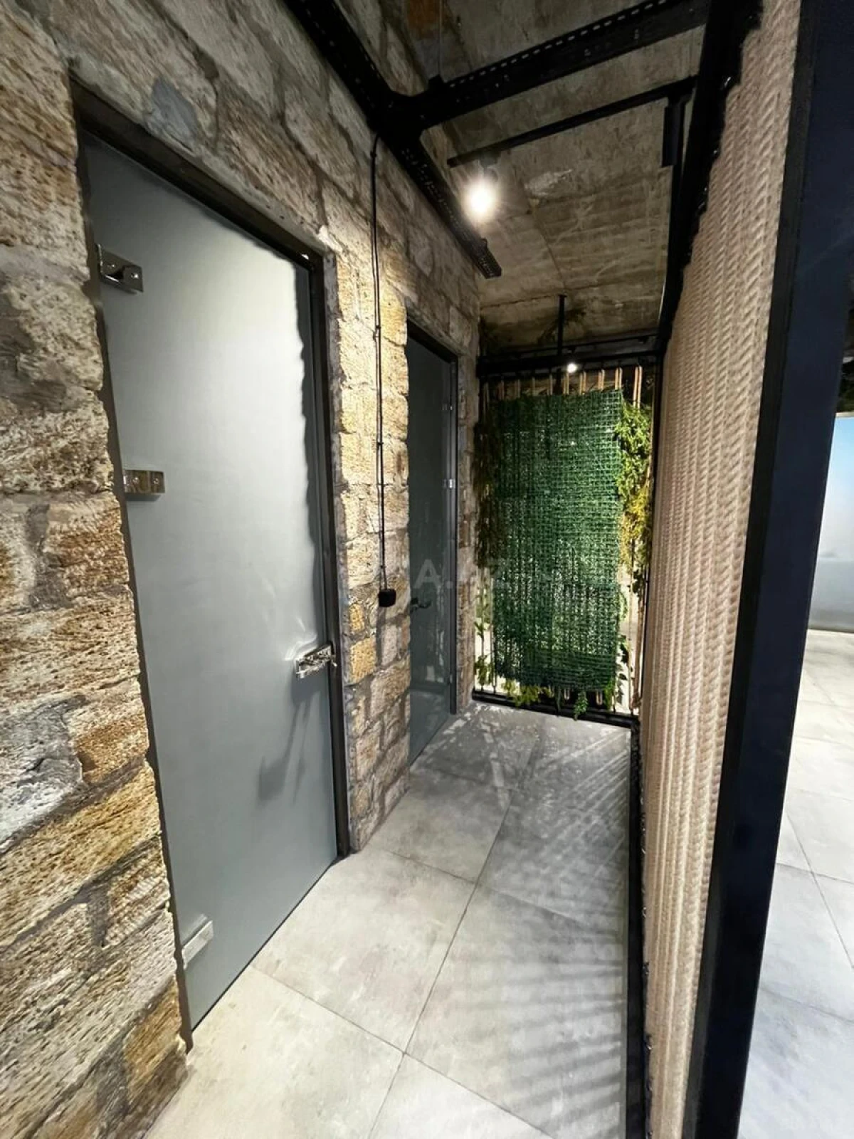 Kirayə verilir 1 otaqlı ofis 110 m²