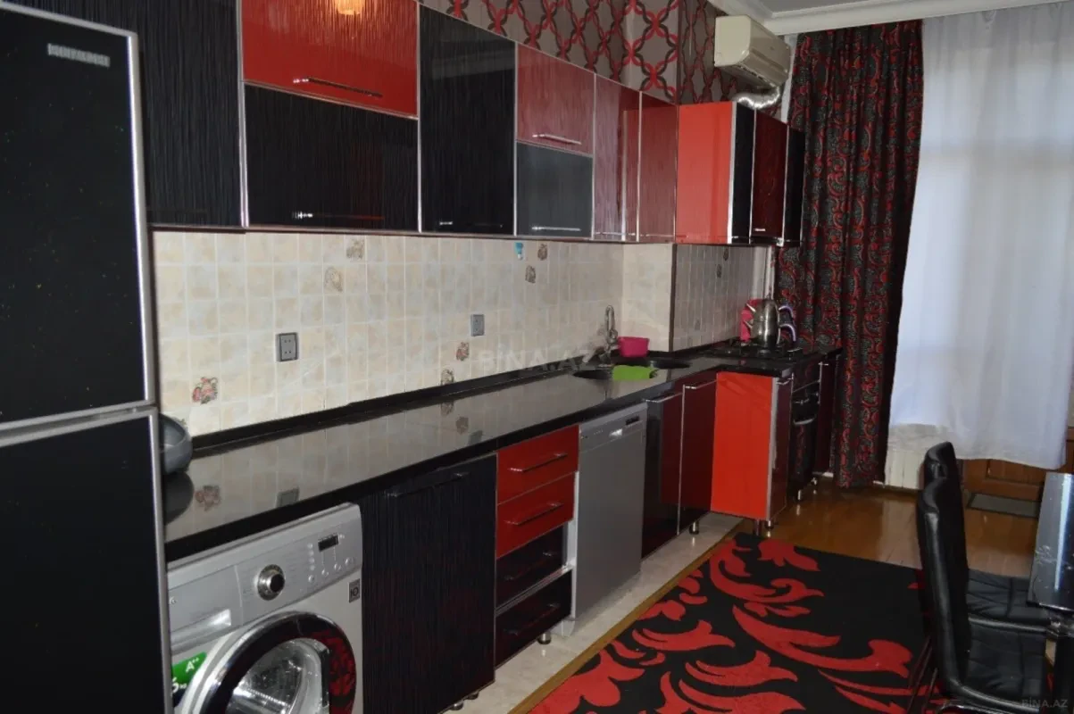 Kirayə verilir 4 otaqlı mənzil 150 m²